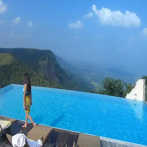 ***** Hotel Hills & Hues India